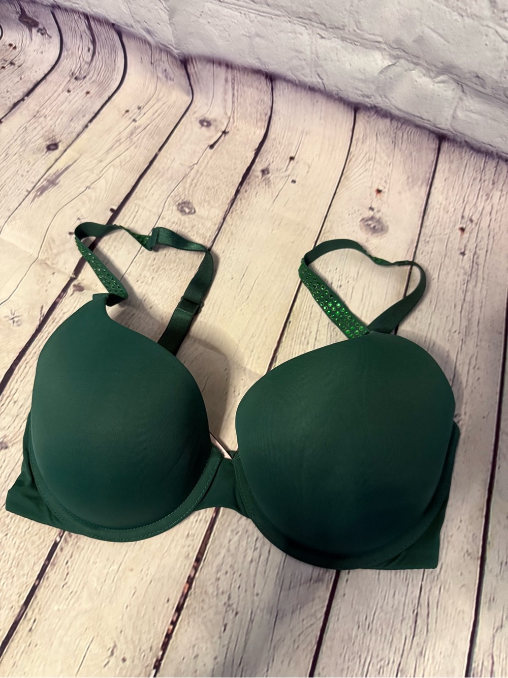 Victoria's Secret Emerald Green Smooth Molded T-Shirt Bra